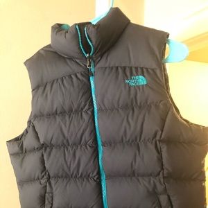 The North Face puffy vest (700)